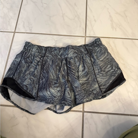 Lululemon hotty hot shorts - Picture 3 of 3